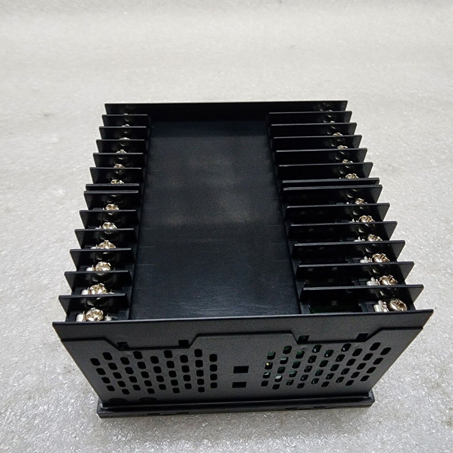 FUJI ELECTRIC PXF9AEY2-1VM00 TEMPERATURE CONTROLLER 100-240VAC