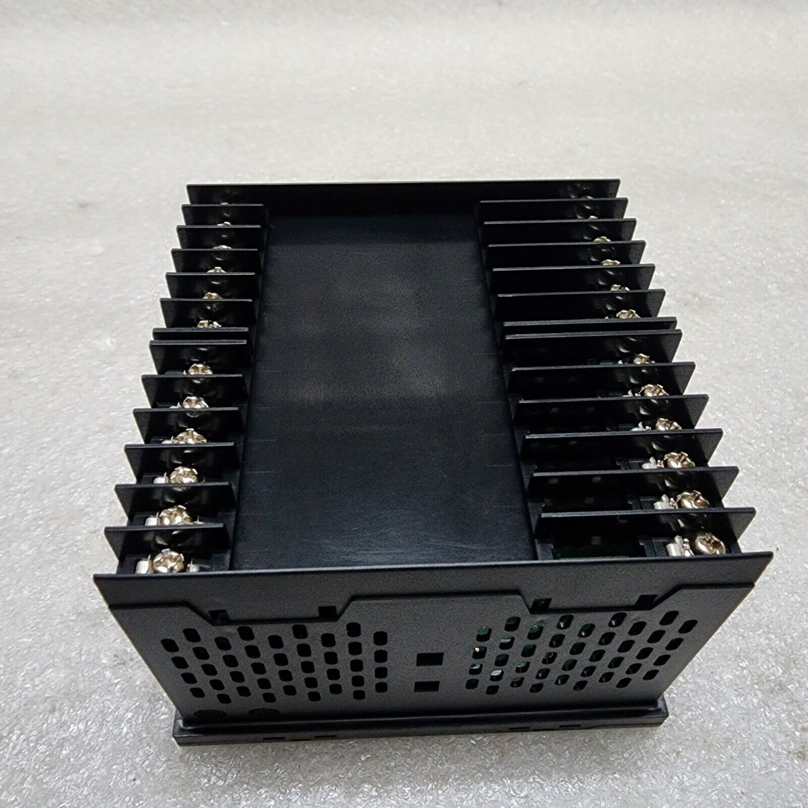 FUJI ELECTRIC PXF9AEY2-1VM00 TEMPERATURE CONTROLLER 100-240VAC