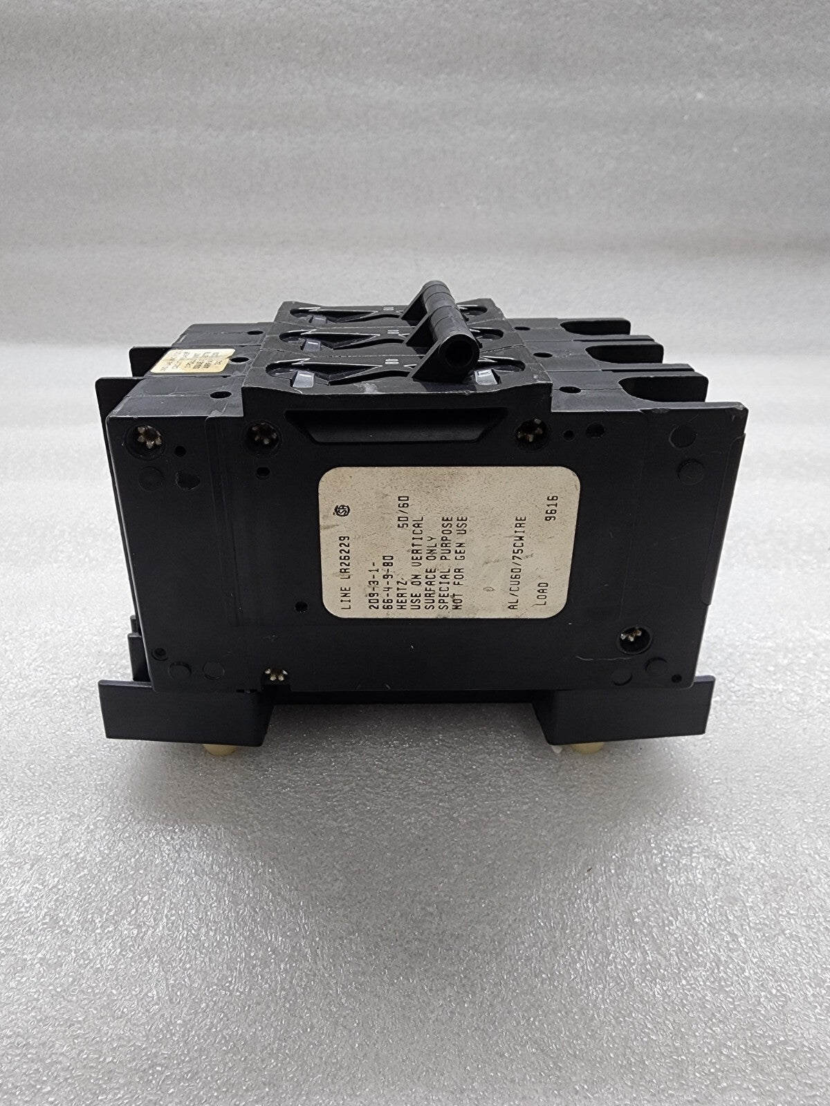 UND LAB INC LR26229 3-POLE CIRCUIT BREAKER 80A