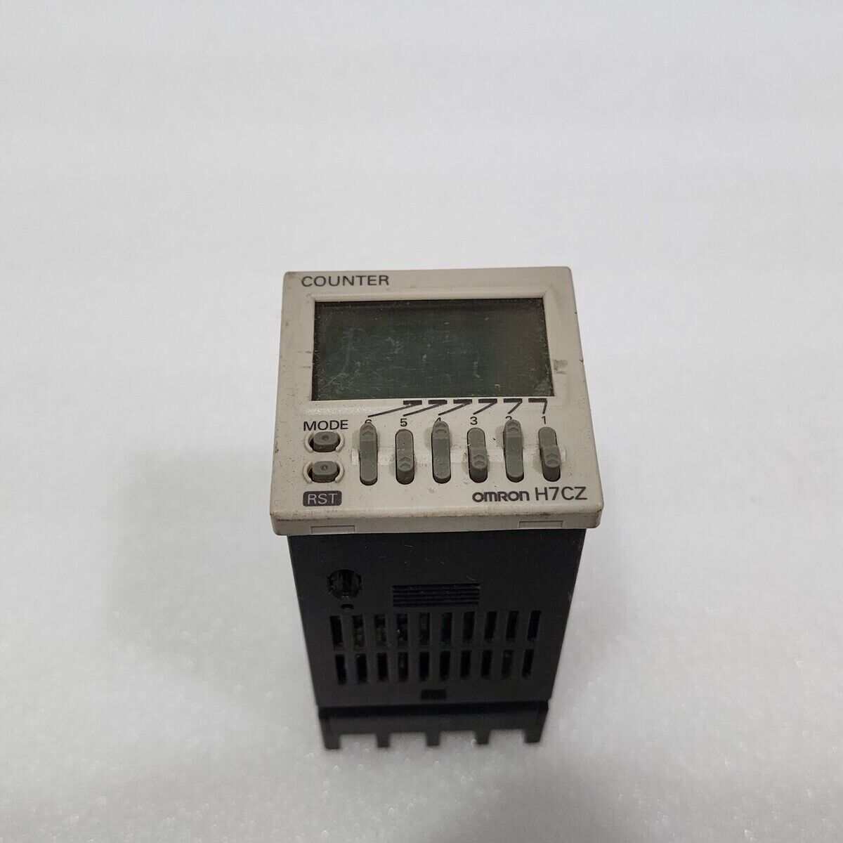 OMRON H7CZ-L8 COUNTER