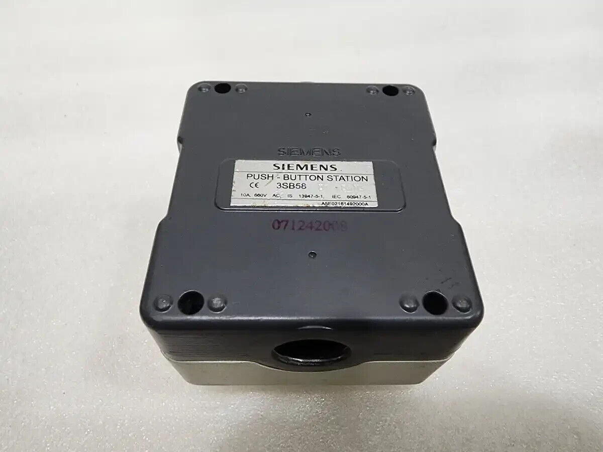 SIEMENS 3SB58 PUSH BUTTON STATION 10A 660VAC