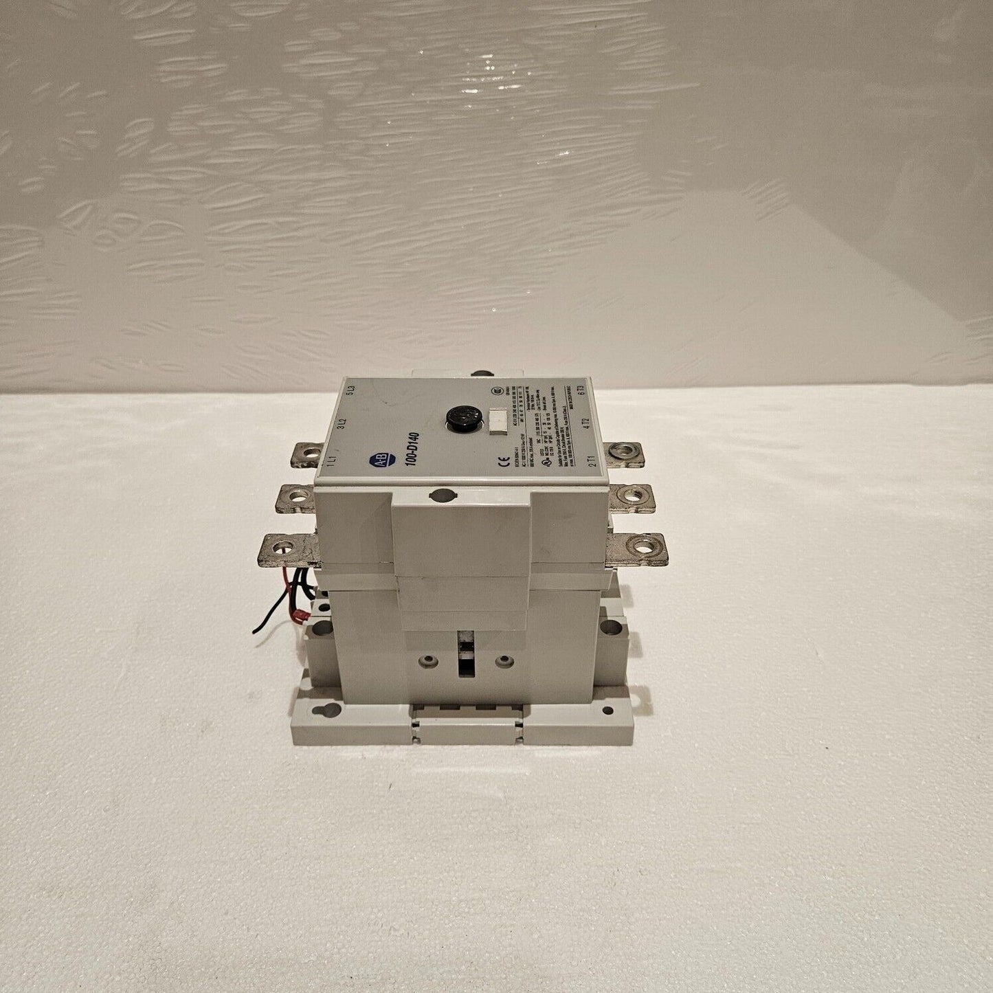 ALLEN BRADLEY CAT 100-D140 3-POLE MAGNETIC CONTACTOR 250A COIL VOLTAGE 24VDC