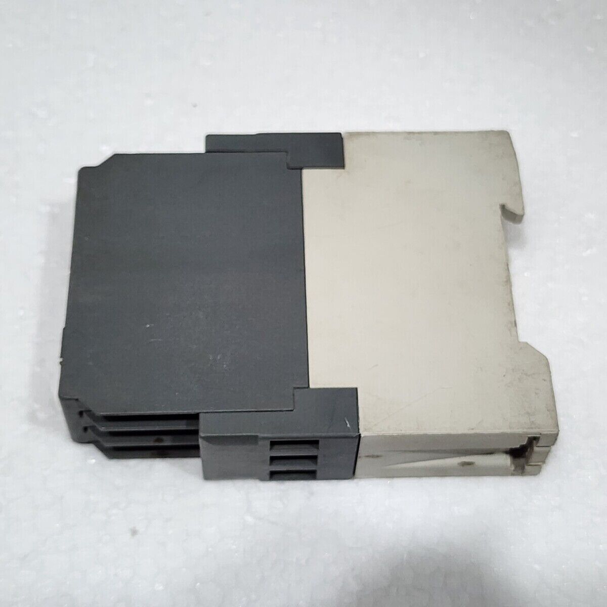 ABB CT-MXS.22 MULTI FUNCTION TIME RELAY 1SVR630030R3300 24-240VAC/24-48VDC