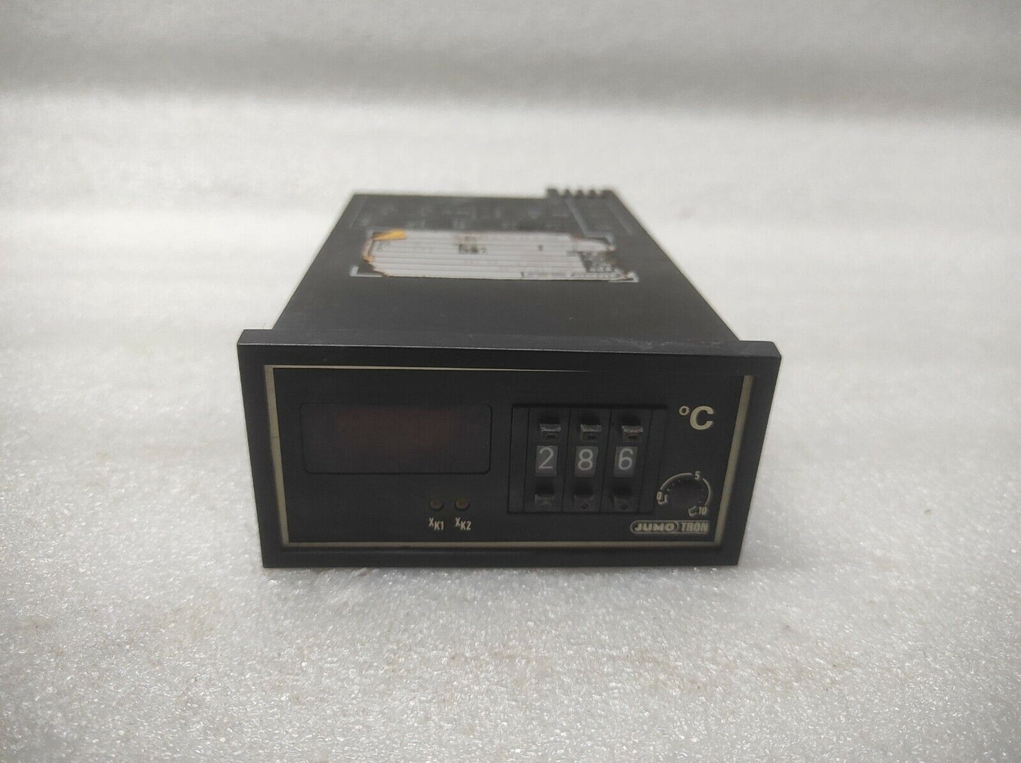 JUMO TRON HROW-48/DI-D3 TEMPERATURE CONTROLLER 220VAC PT100 0-399'C