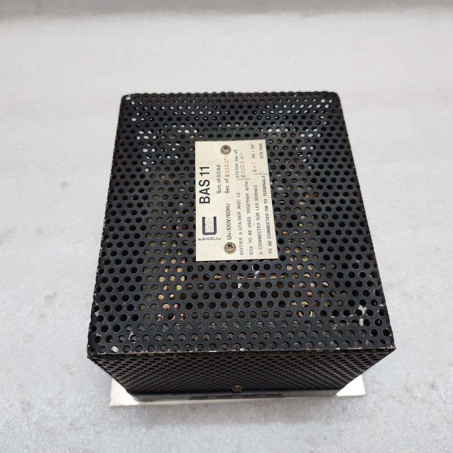 CEE BAS 11 00A4 100V