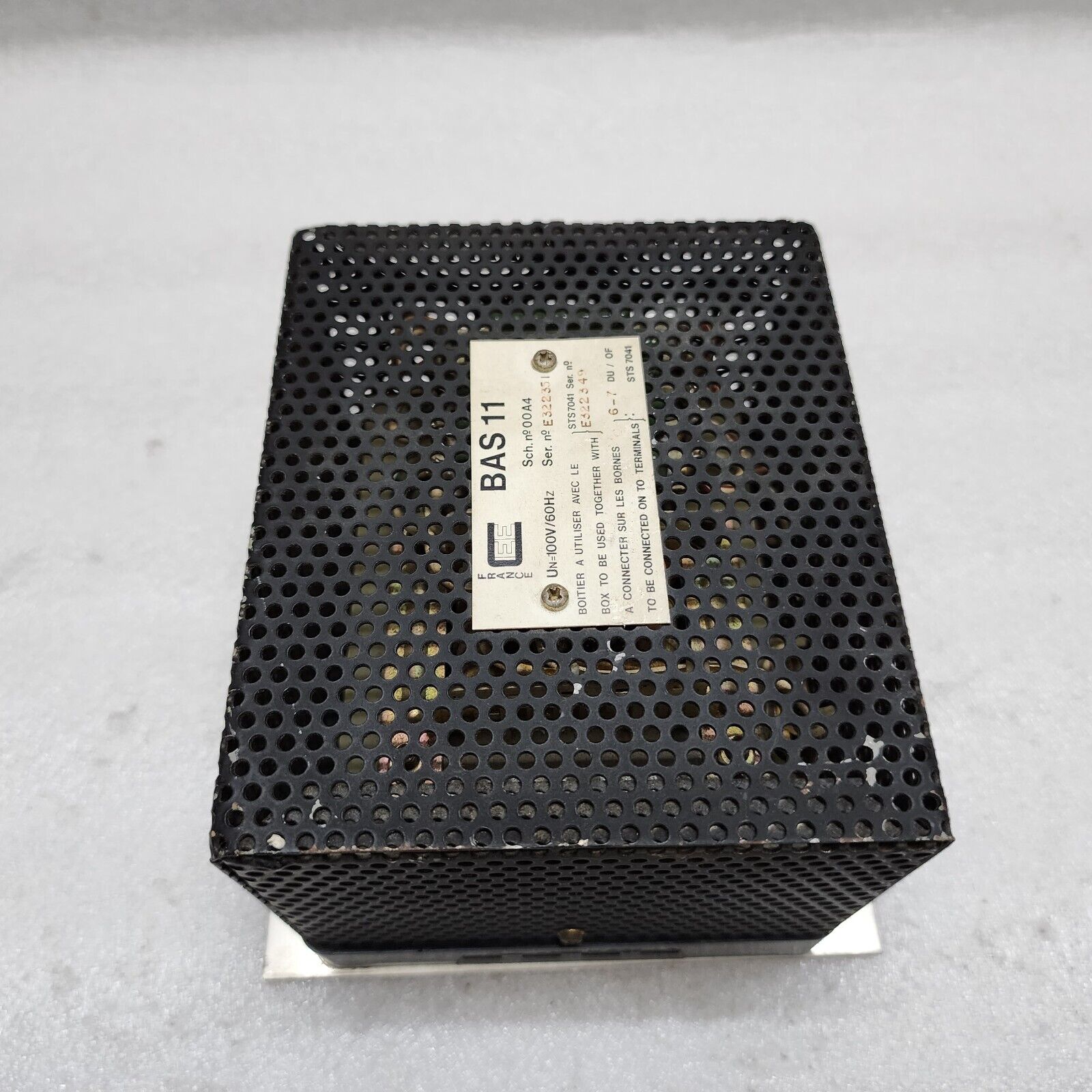 CEE BAS 11 00A4 100V