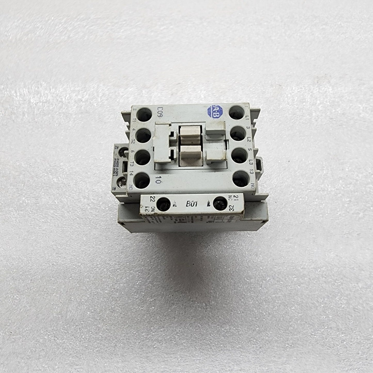 ALLEN BRADLEY CAT 100-C09-10 3-POLE CONTACTOR COIL VOLTAGE 110-120V