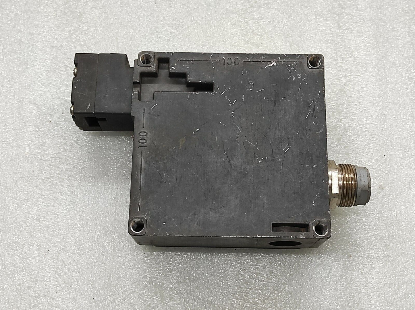 EUCHNER TZ2LE024SR6 SAFETY SWITCH 049159 230V/24VDC 6A