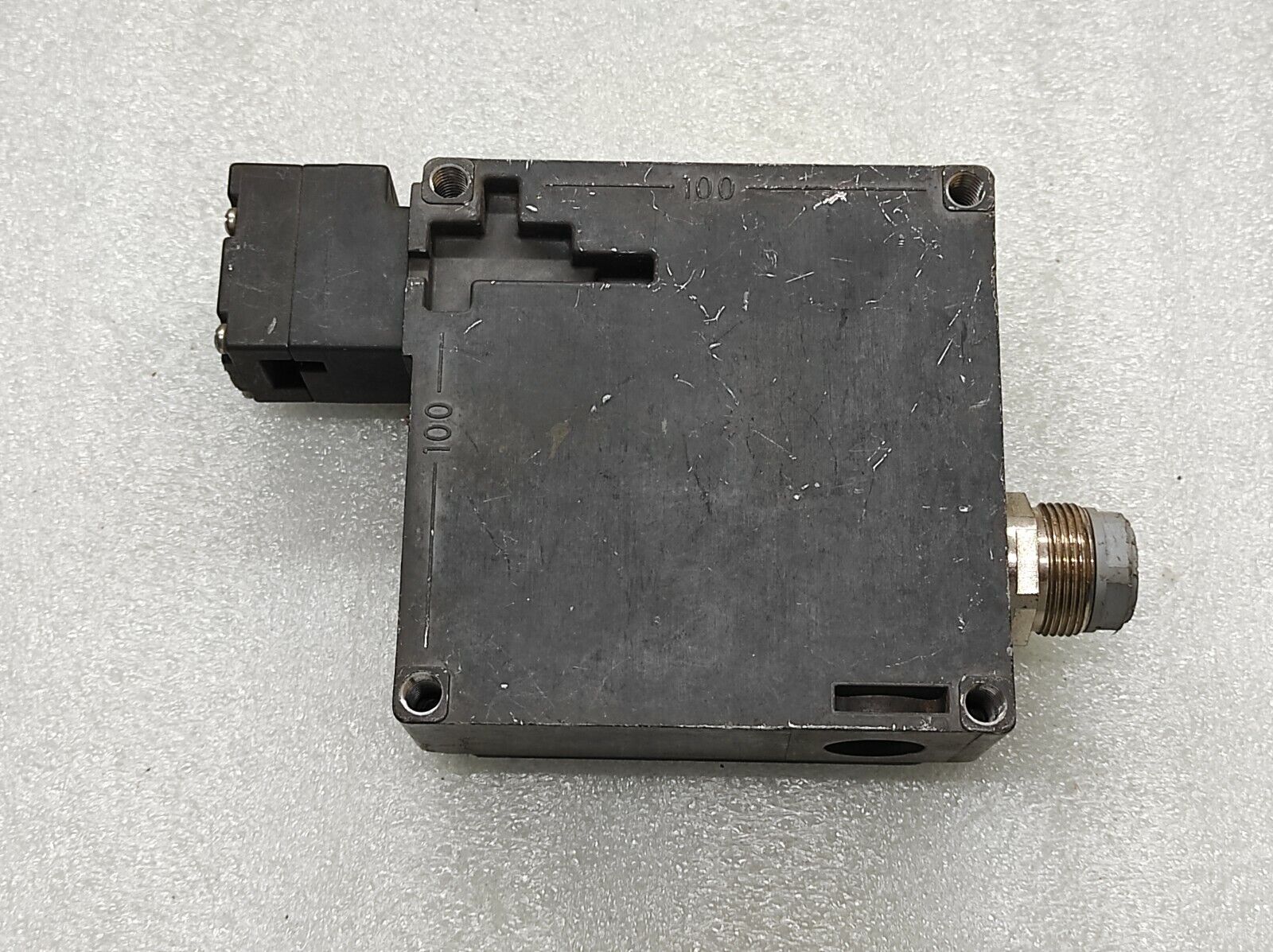 EUCHNER TZ2LE024SR6 SAFETY SWITCH 049159 230V/24VDC 6A