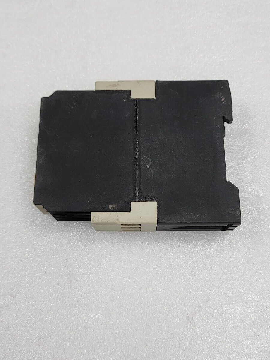 TELEMECANIQUE RE4 TP13BU TIME DELAY RELAY 09972 110-240V/24V/42-48V 0.05S-300H