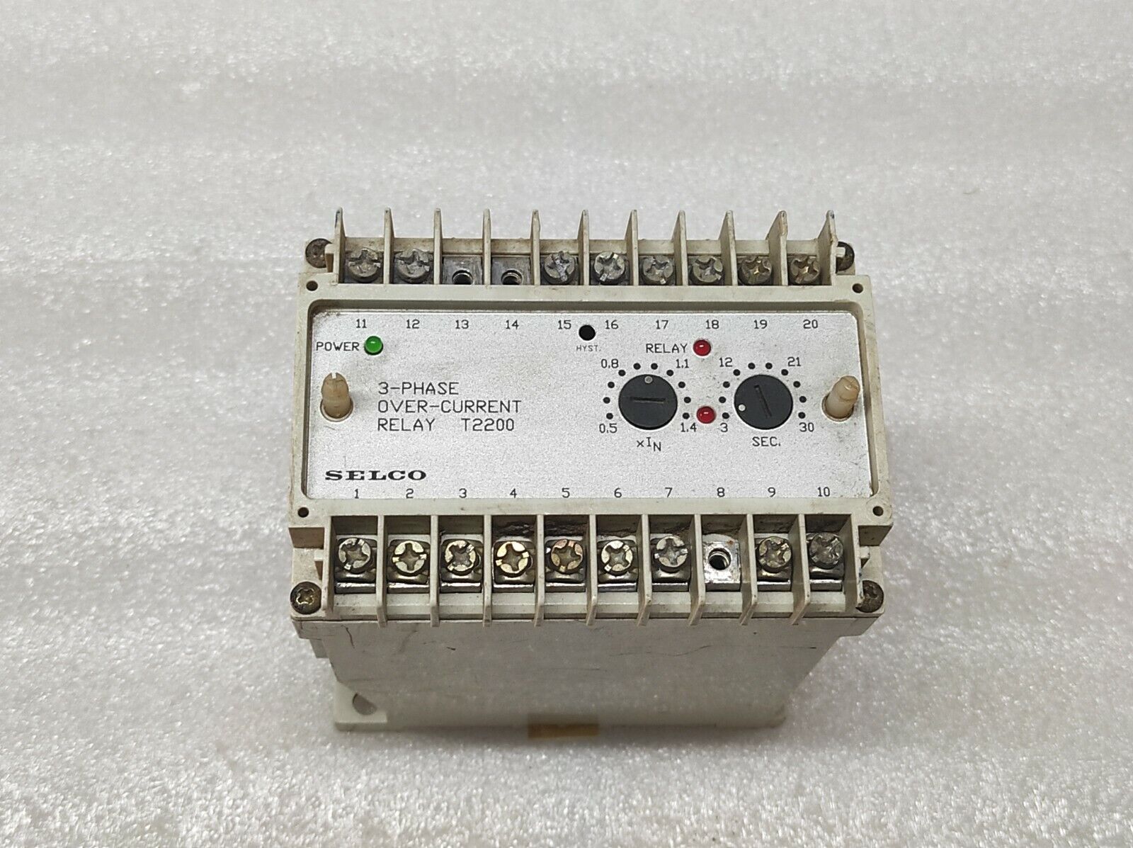 SELCO T2200-31 3-PHASE OVERCURRENT RELAY 440VAC