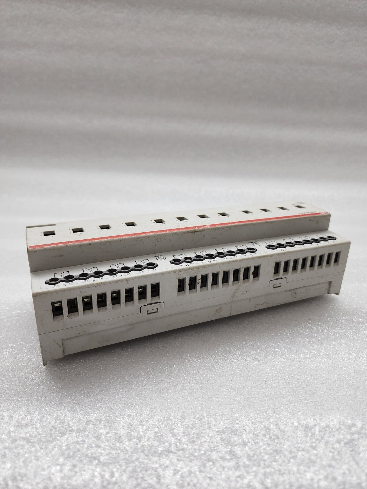 ABB SA/S 12.10.2.1 SWITCH ACTUATOR 2CDG110158R0011