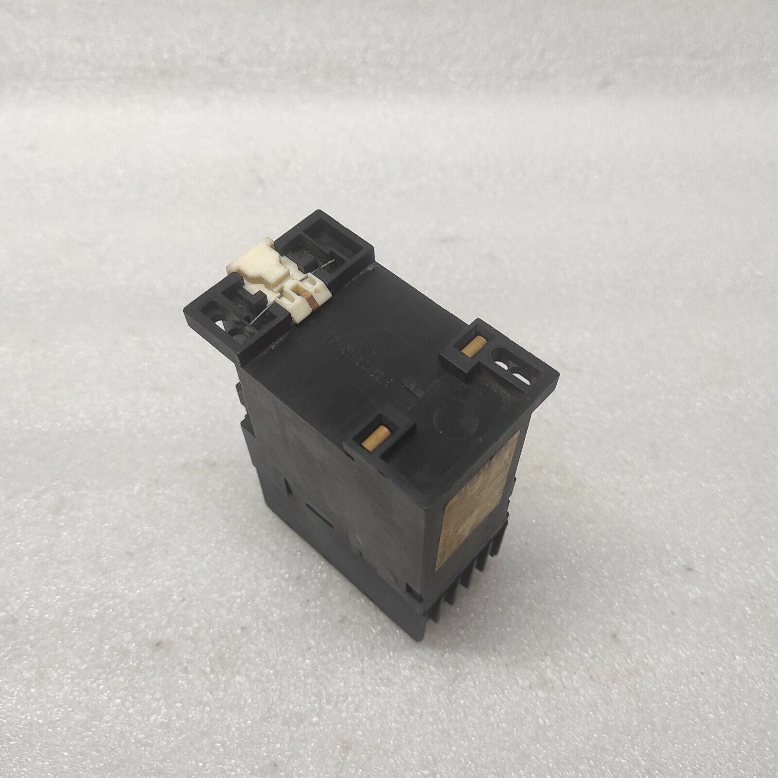 SIEMENS 7PU2240-1AN20 SAFETY RELAY 220-240V 0-6SEC