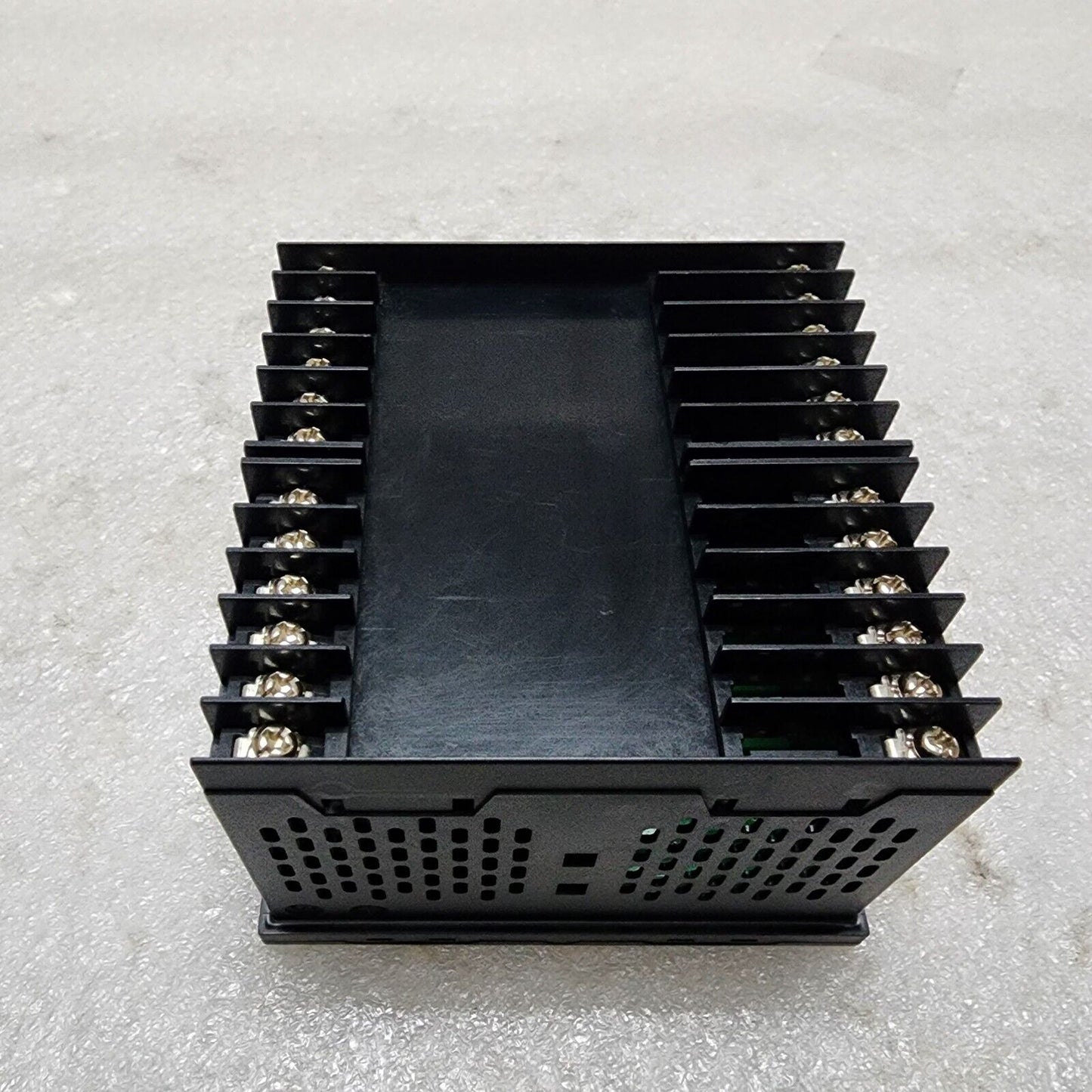 FUJI ELECTRIC PXF9ABY2-FVM00-P TEMPERATURE CONTROLLER 100-240VAC