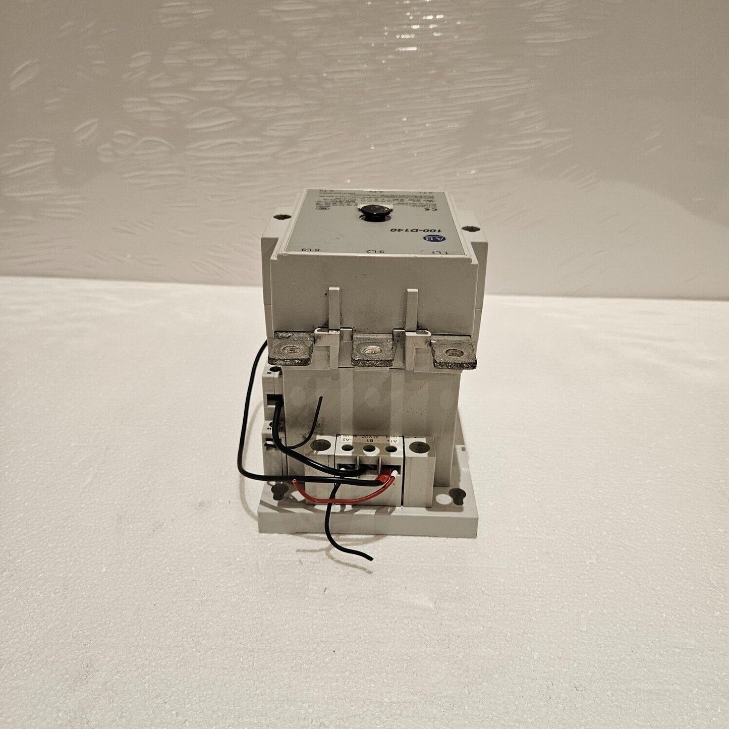 ALLEN BRADLEY CAT 100-D140 3-POLE MAGNETIC CONTACTOR 250A COIL VOLTAGE 24VDC