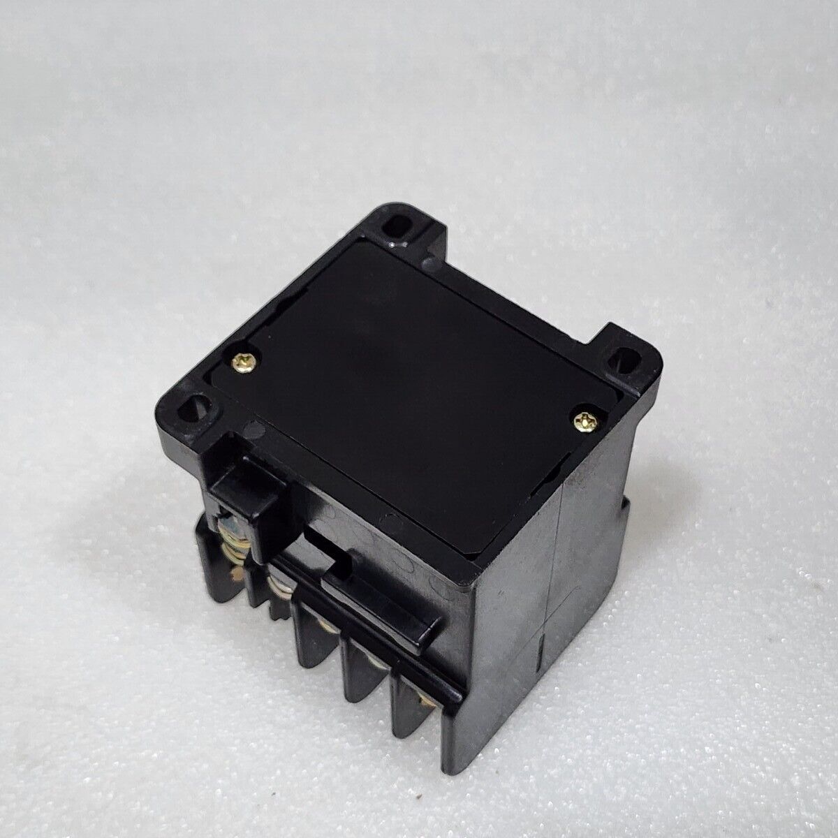 FUJI ELECTRIC SRC 3631-5-1 MAGNETIC CONTACTOR COIL VOLTAGE 200-240V