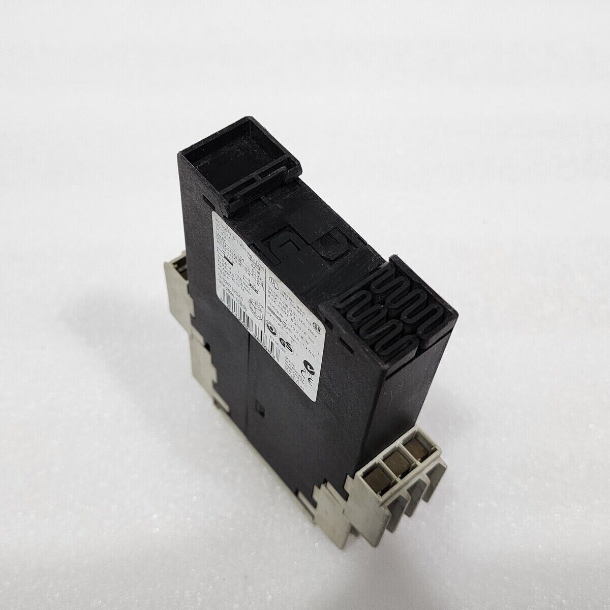 SIEMENS 3TK2824-1CB30 SINGLE CHANNEL SAFETY SWITCH