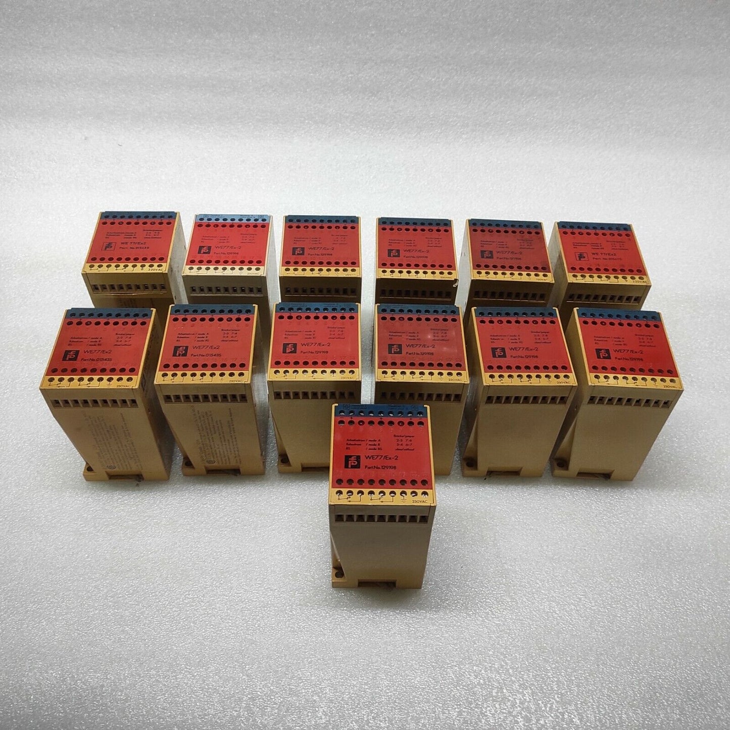 PEPPERL + FUCHS WE77/EX-2 SWITCH AMPLIFIER 129198 230VAC LOT OF 2 UNIT