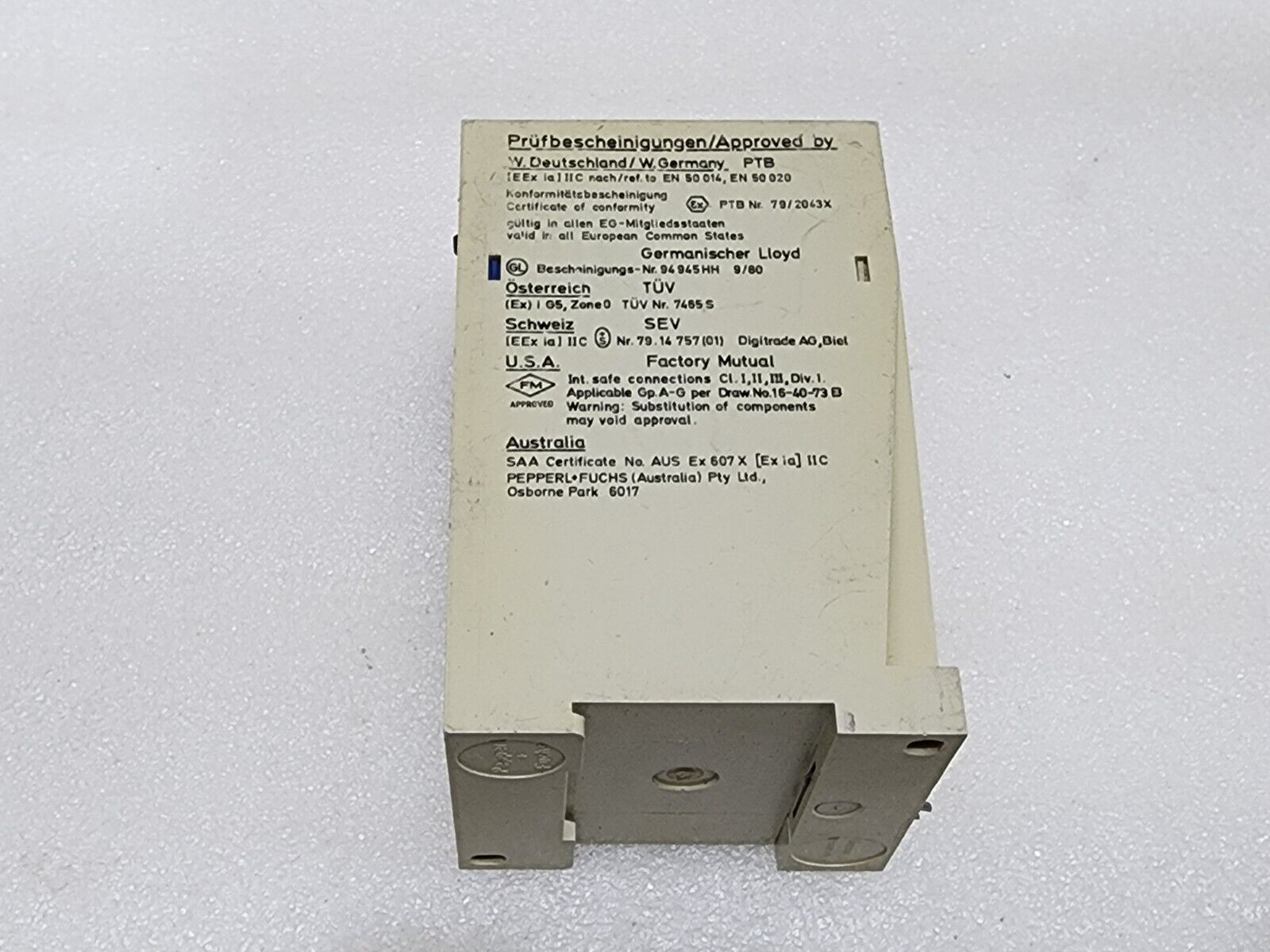 PEPPERL + FUCHS WE77 EX2 SWITCH AMPLIFIER 01669S 110VAC