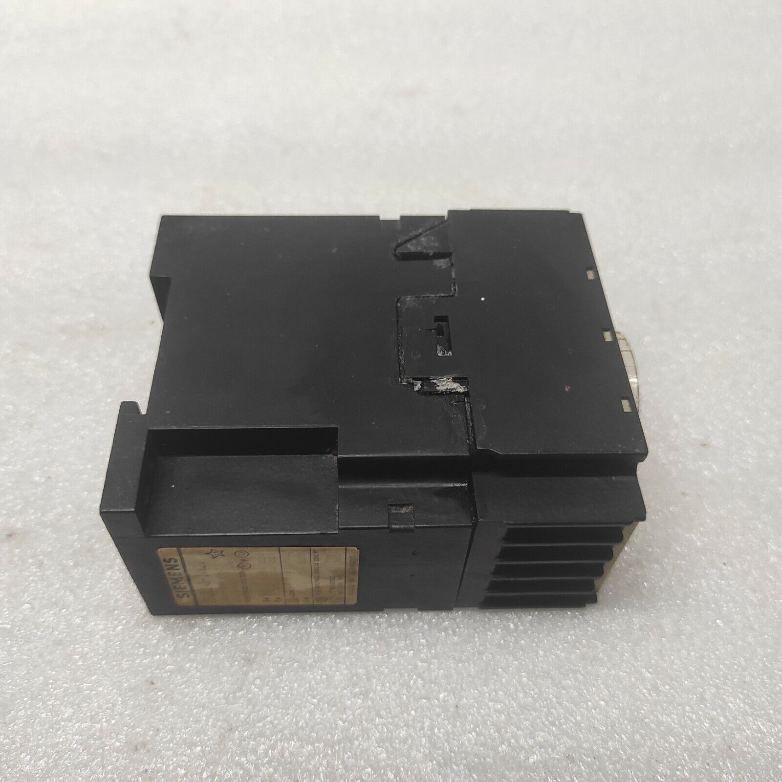 SIEMENS 7PU2240-1AN20 SAFETY RELAY 220-240V 0-6SEC