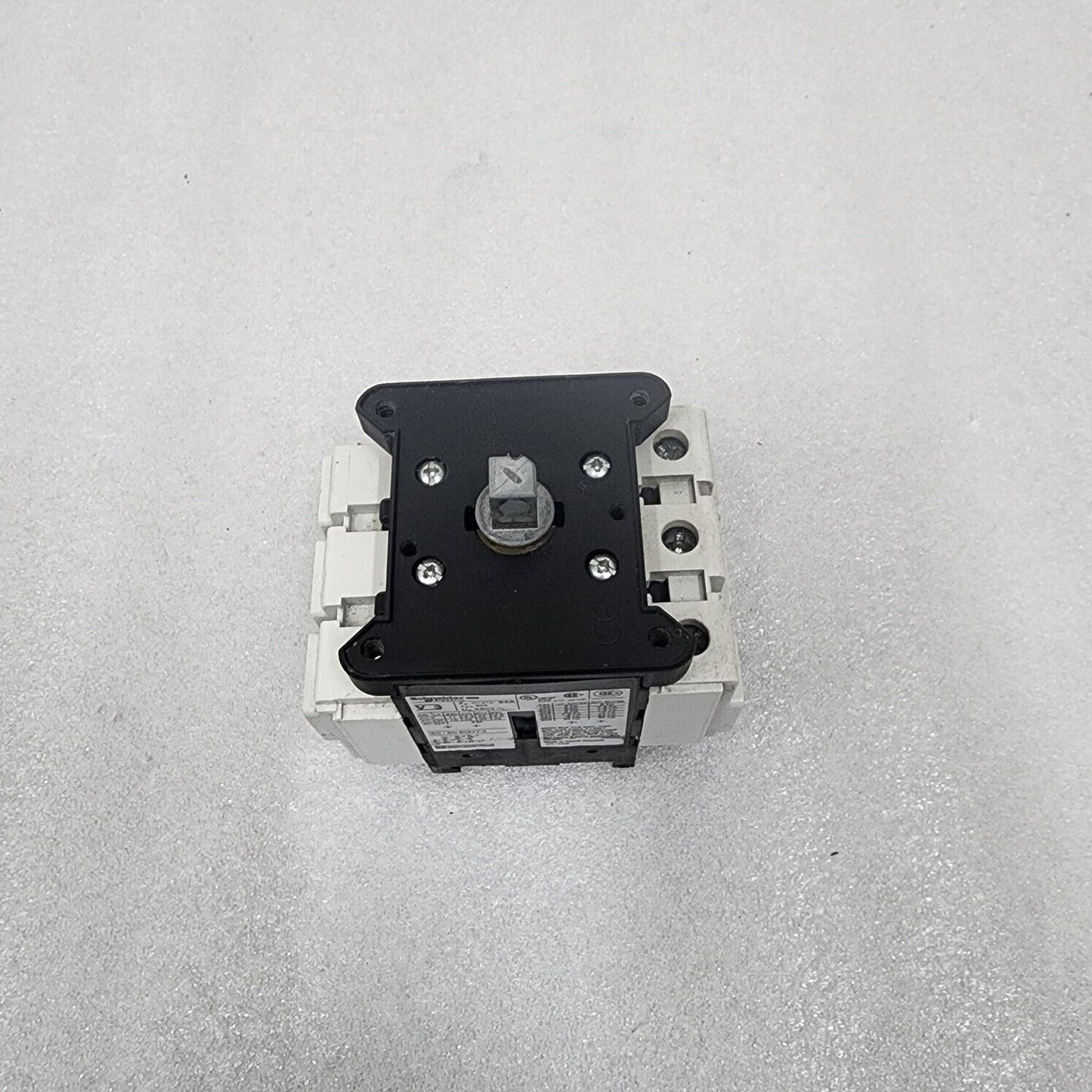 V3 3-POLE SWITCH BODY FOR SWITCH DISCONNECTOR 63A