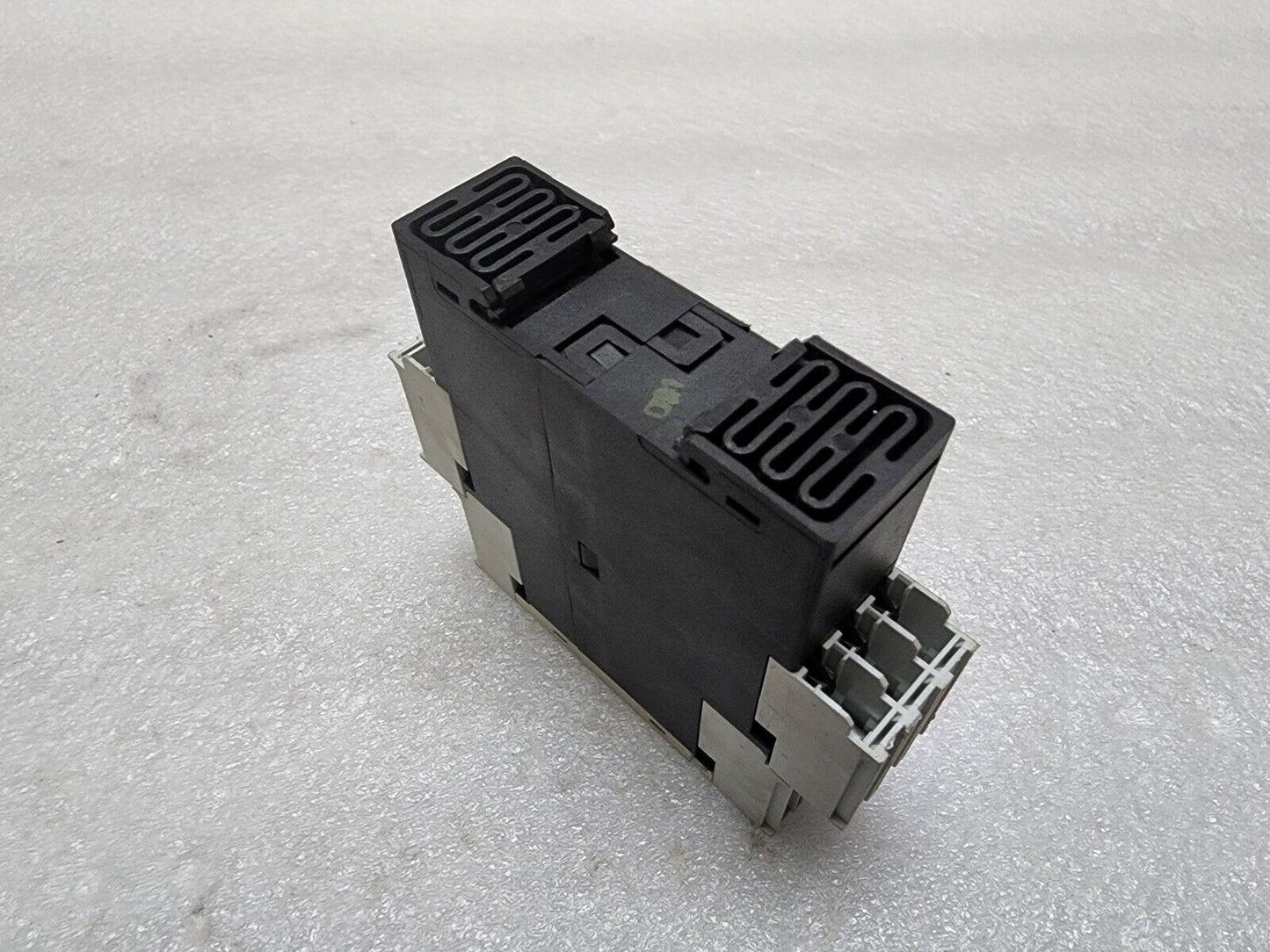 SIEMENS SIRIUS 3RP1525-1BP30 TIMING RELAY ON DELAY