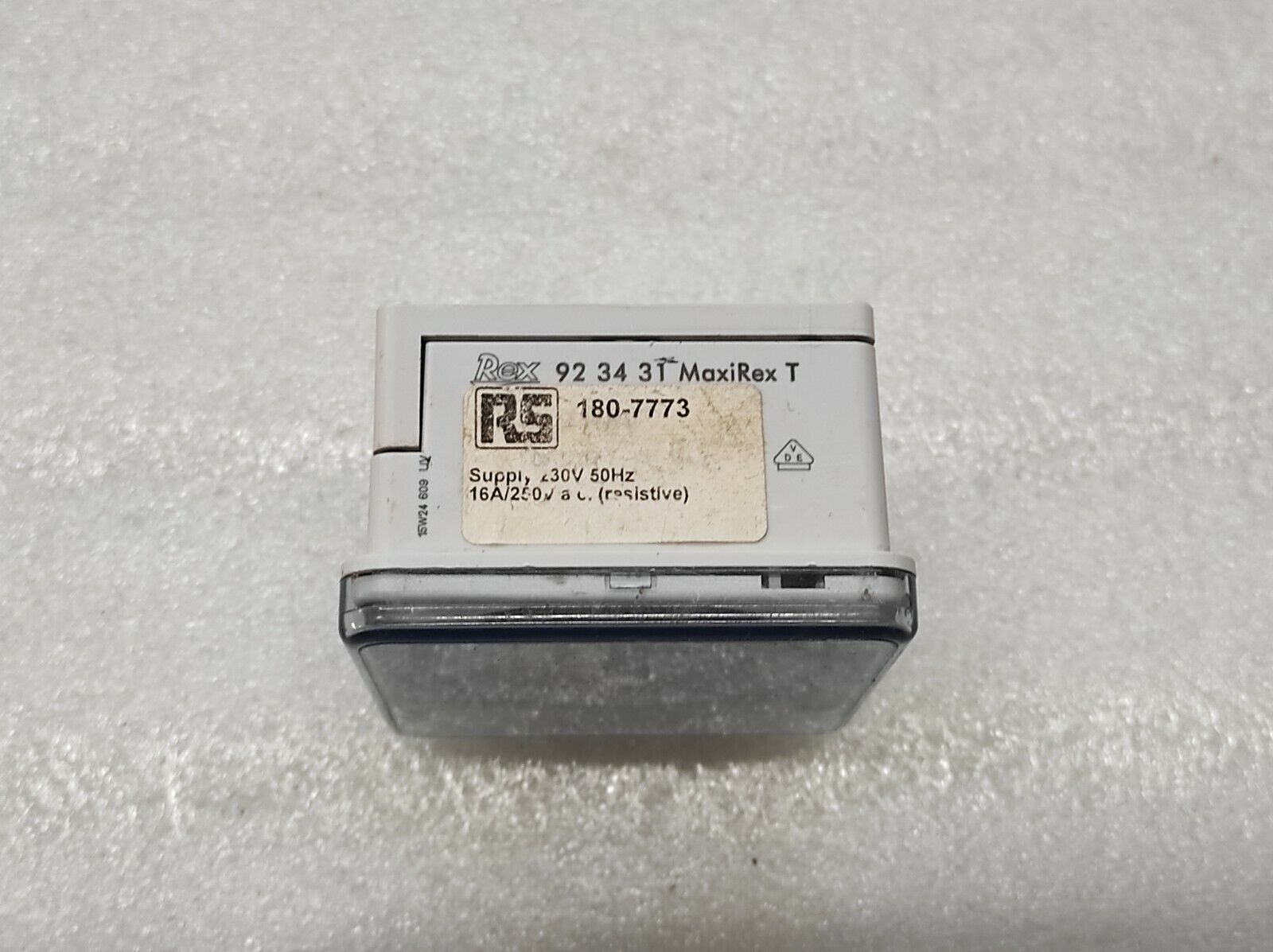 LEGRAND 923431 ANALOGUE SURFACE MOUNT TIME SWITCH 230V AC RS 180-7773