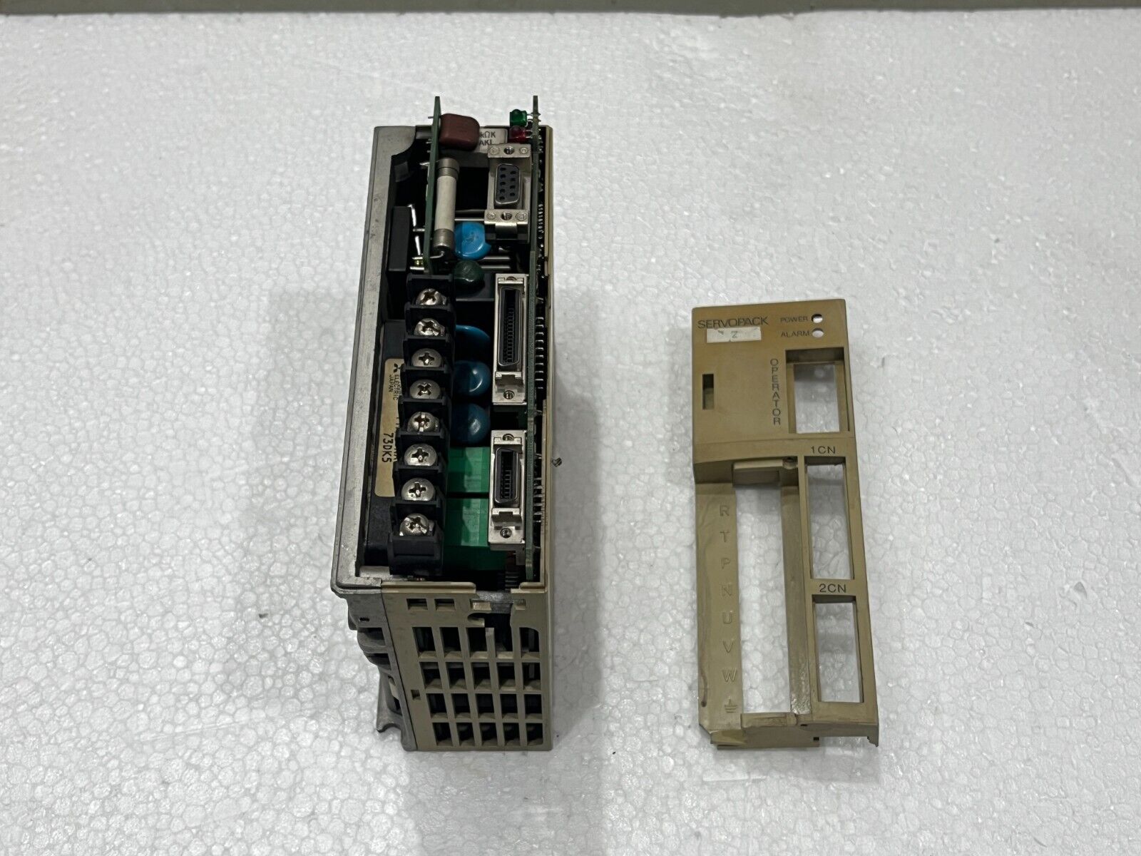 YASKAWA SGDA-01AS AC SERVOPACK SERVO DRIVE FRONT COVER BROKEN