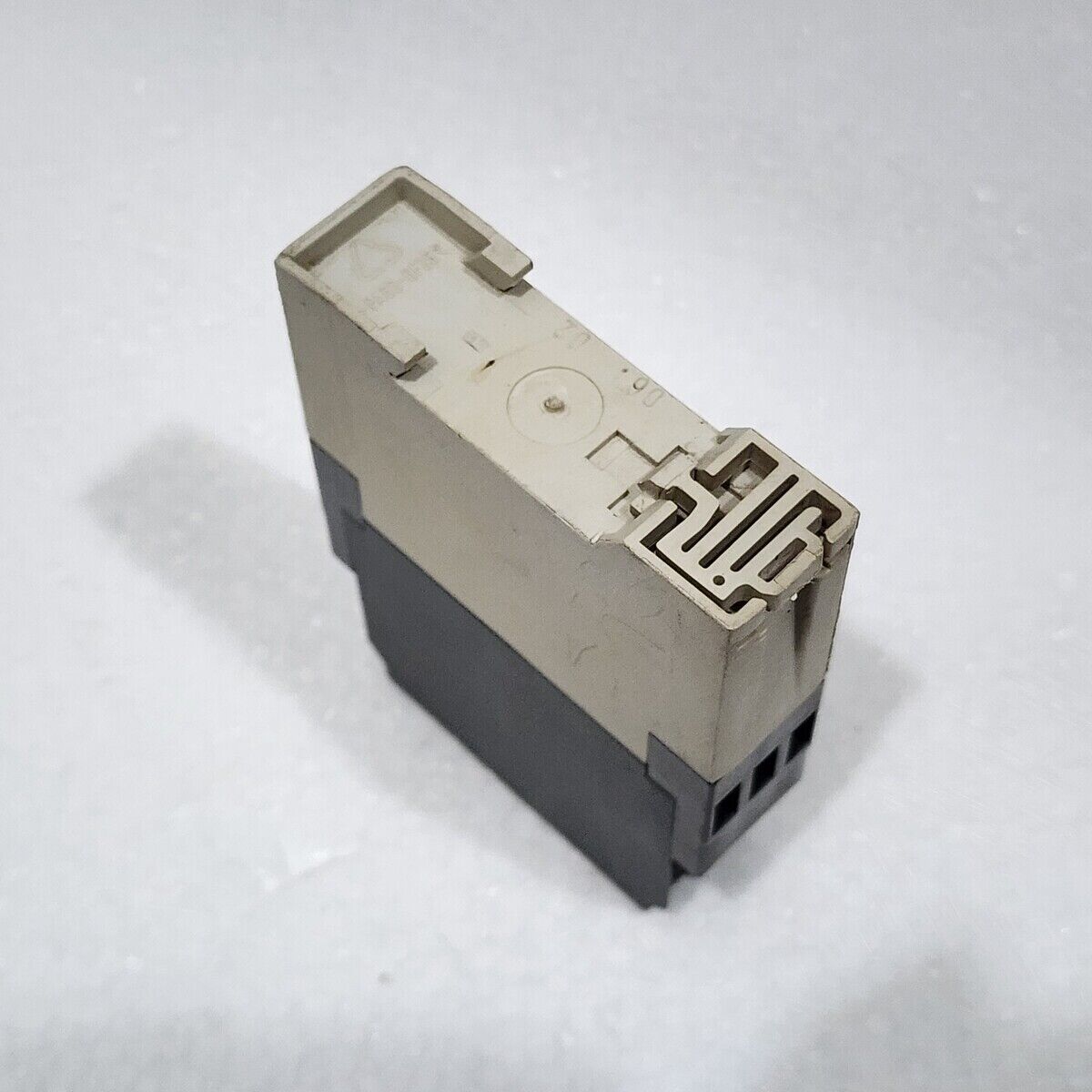 ABB CT-AHS OFF DELAY WITH AUXILIARY SUPPLY TIME RELAY 1SVR430113R0100