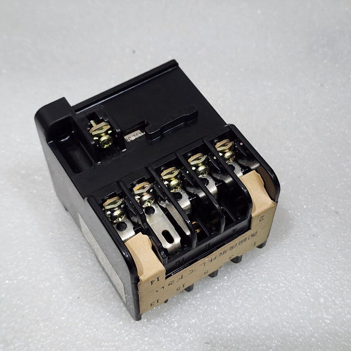 FUJI ELECTRIC SRC 3631-5-1 MAGNETIC CONTACTOR COIL VOLTAGE 200-240V