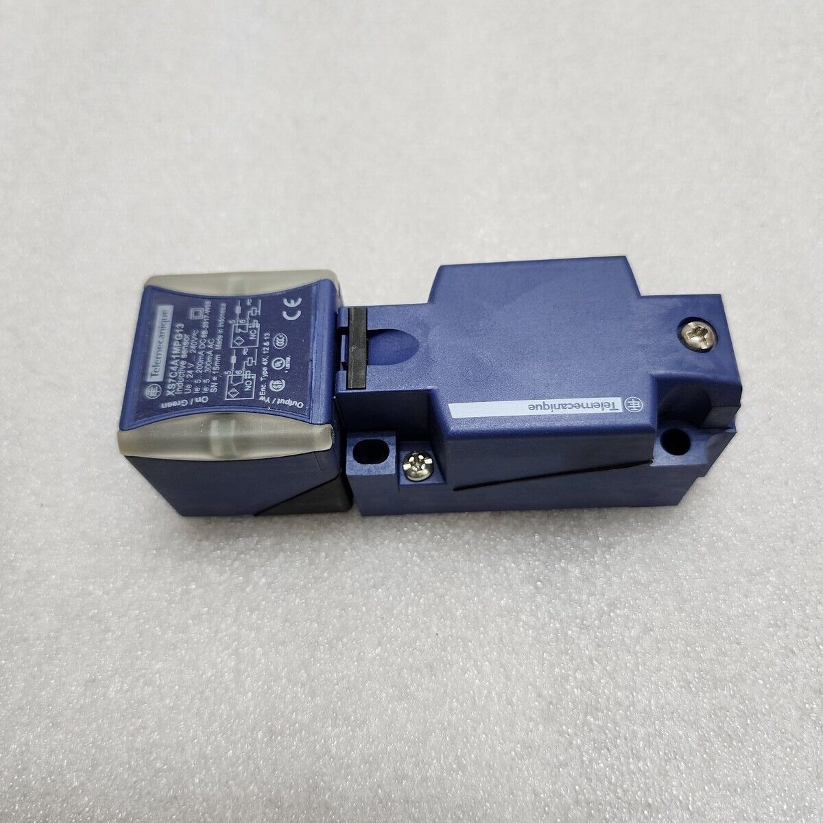 TELEMECANIQUE XS7C4A1MPG13 INDUCTIVE PROXIMITY SWITCH SENSOR 24-240V AC/DC