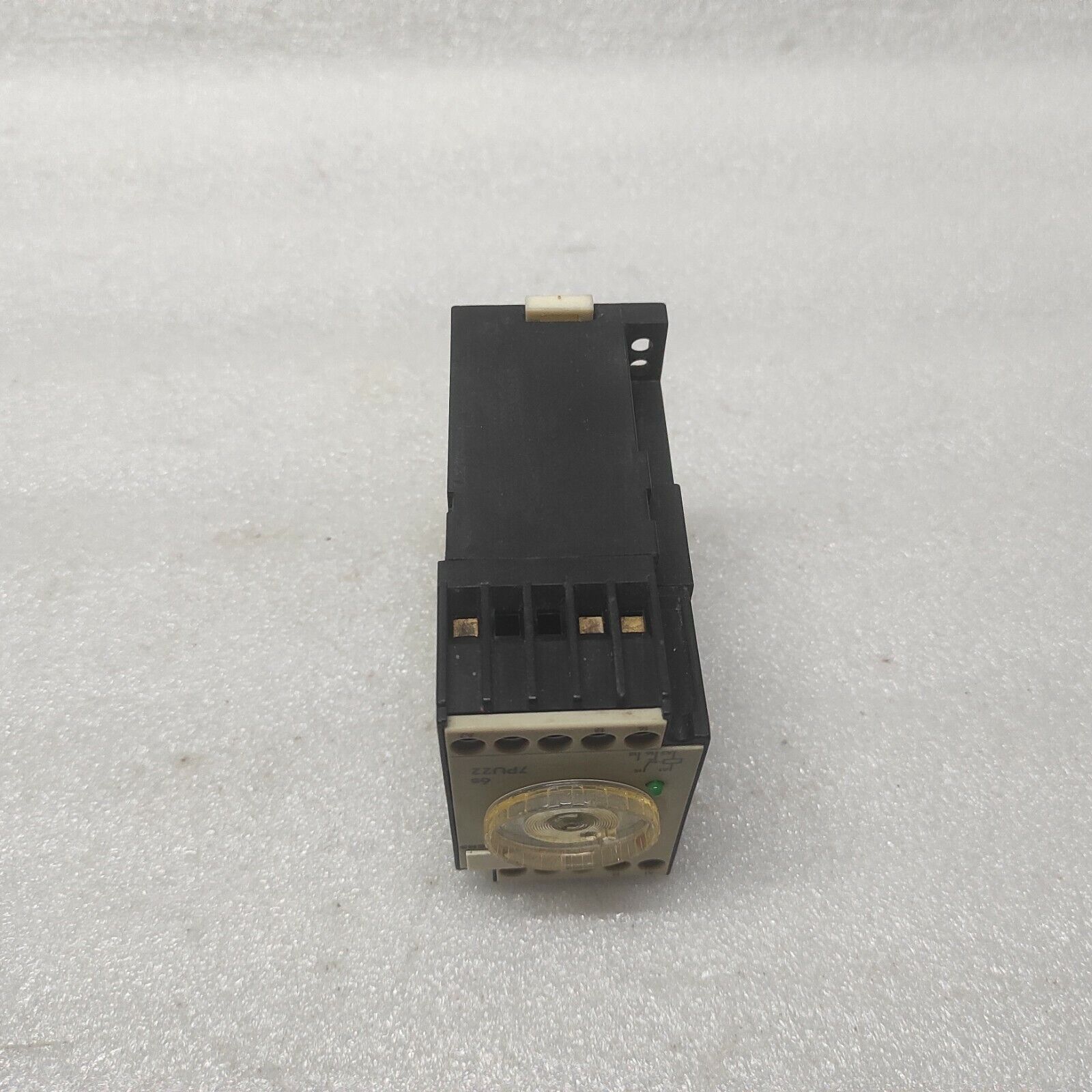 SIEMENS 7PU2240-1AN20 SAFETY RELAY 220-240V 0-6SEC