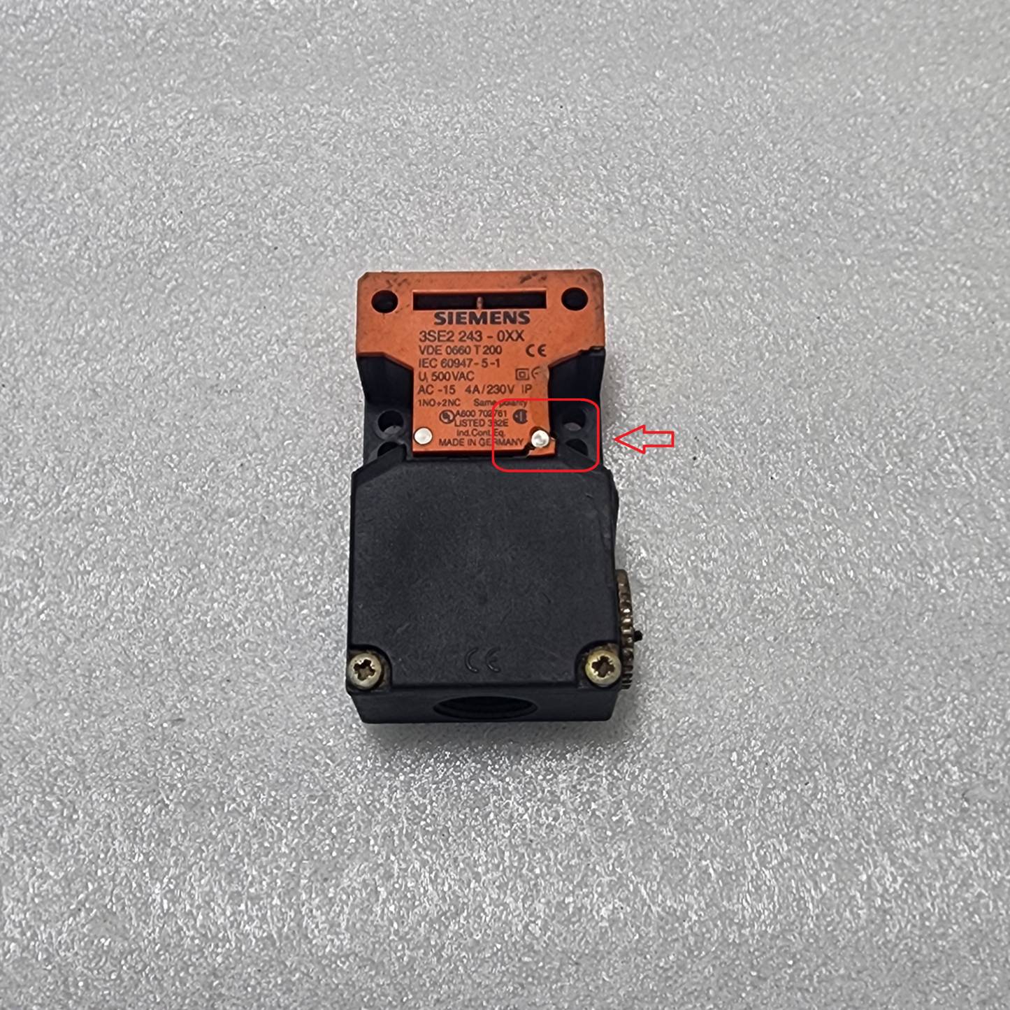 SIEMENS 3SE2 243-0XX SAFETY POSITION SWITCH