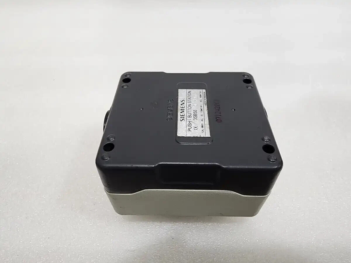 SIEMENS 3SB58 PUSH BUTTON STATION 10A 660VAC