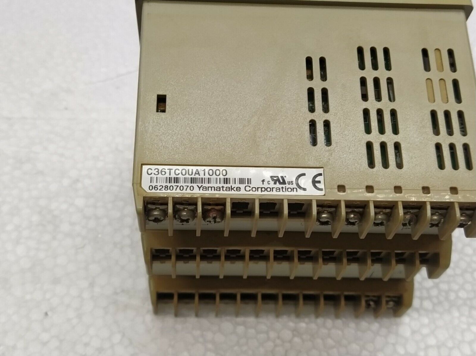 Yamatake SDC36 Digital Indicating Controller C36TC0UA1000 SDC 36 100-240V AC