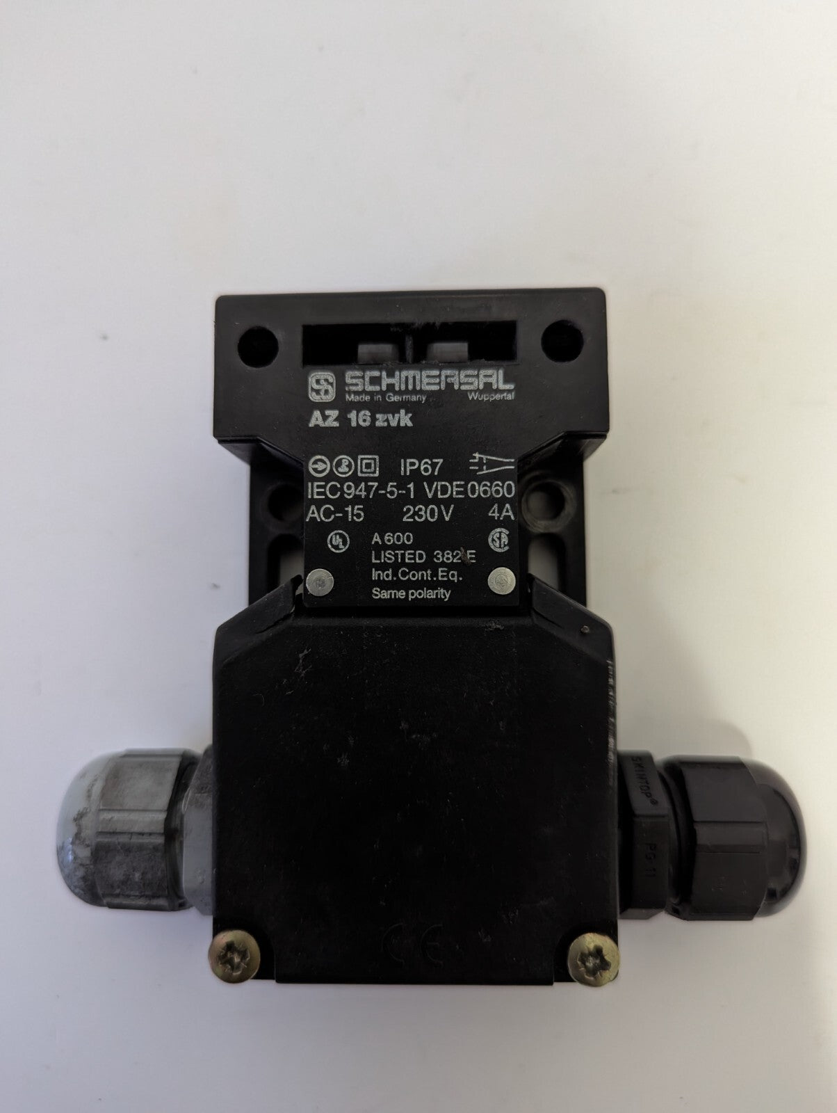 Schmersal AZ16ZVK Safety door switch