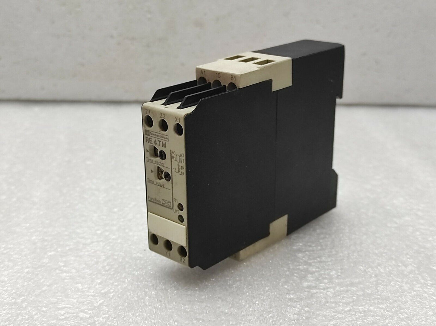 TELEMECANIQUE RE4 TM1 1BU TIMING RELAY 09971 110-240v/24v/42-48V 0.05S-300H RE4 