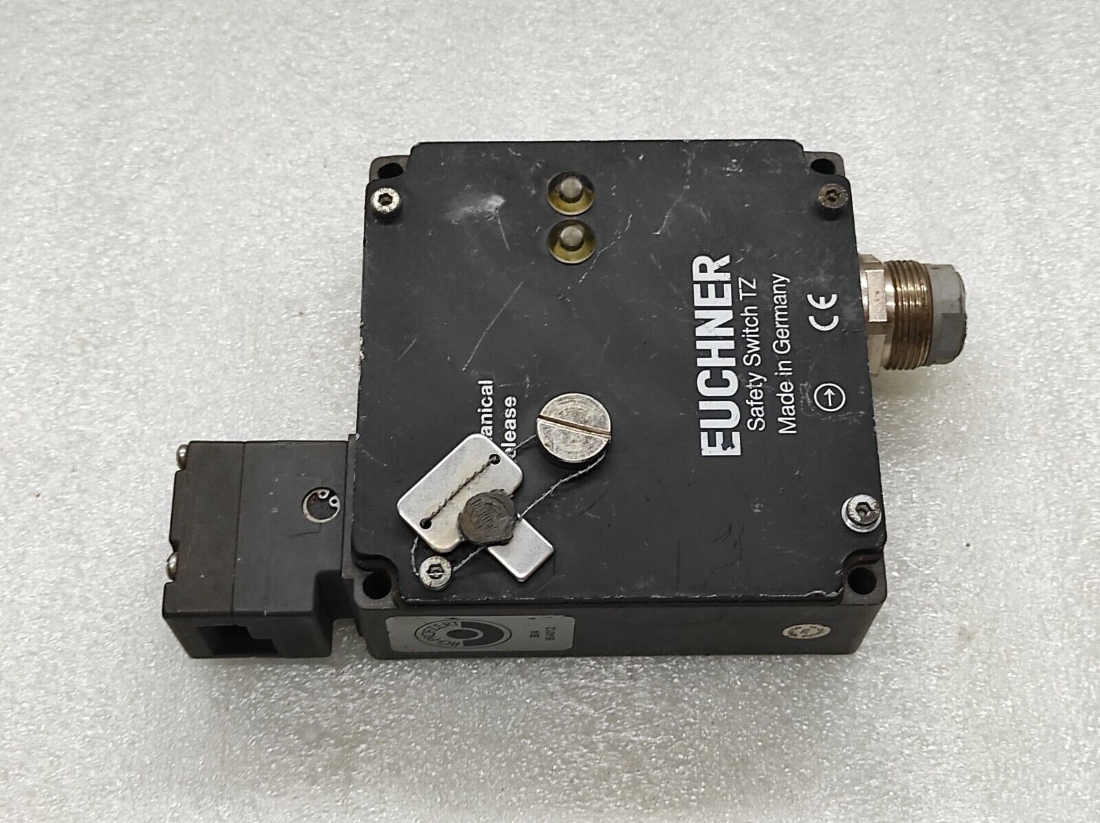 EUCHNER TZ2LE024SR6 SAFETY SWITCH 049159 230V/24VDC 6A