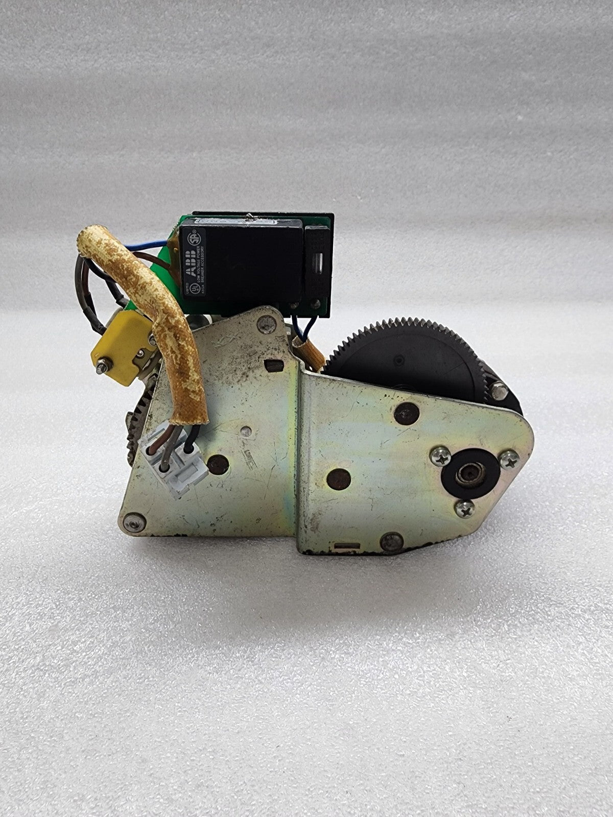 ABB 1SDA038324R1 GEARD MOTOR DEVICE 220/250V CC/CA ORIGINAL PART