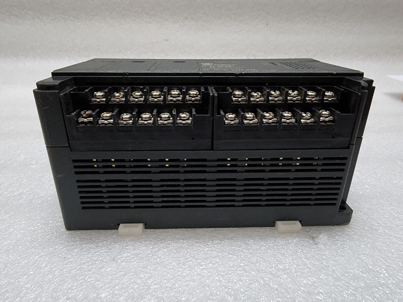 GE IC200UDR005-DK VERSAMAX MICRO 28 POINT PLC CONTROLLER
