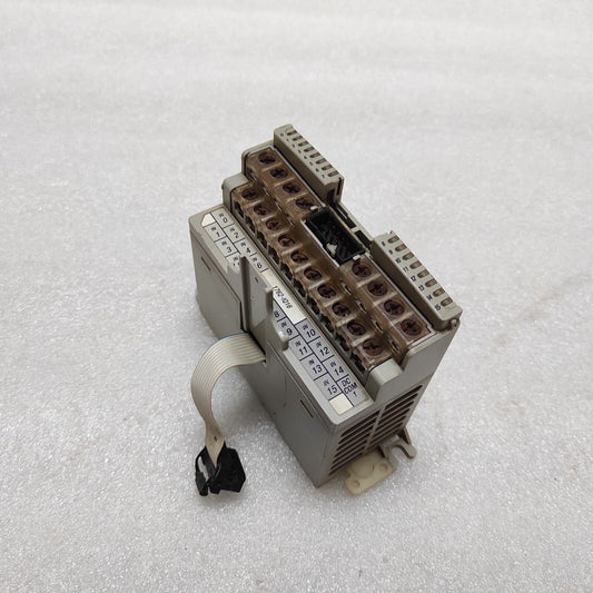 ALLEN BRADLEY CAT 1762-IQ16 16-POINT 24VDCSINK/SOURCE INPUT MODULE