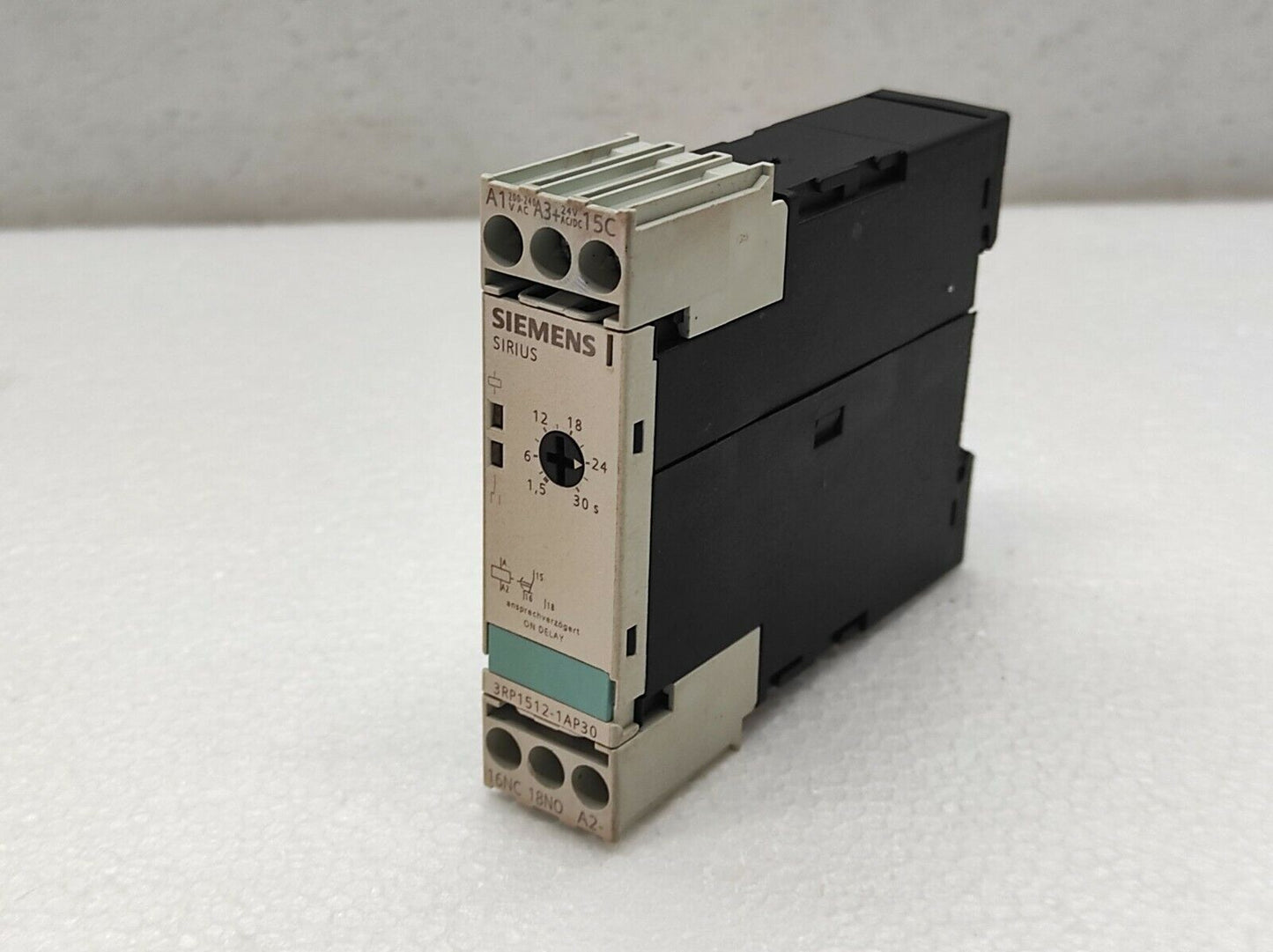 Siemens 3RP1512-1AP30 SPDT Timer Relay