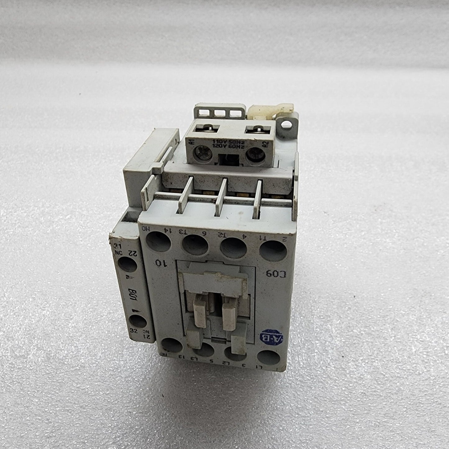 ALLEN BRADLEY CAT 100-C09-10 3-POLE CONTACTOR COIL VOLTAGE 110-120V
