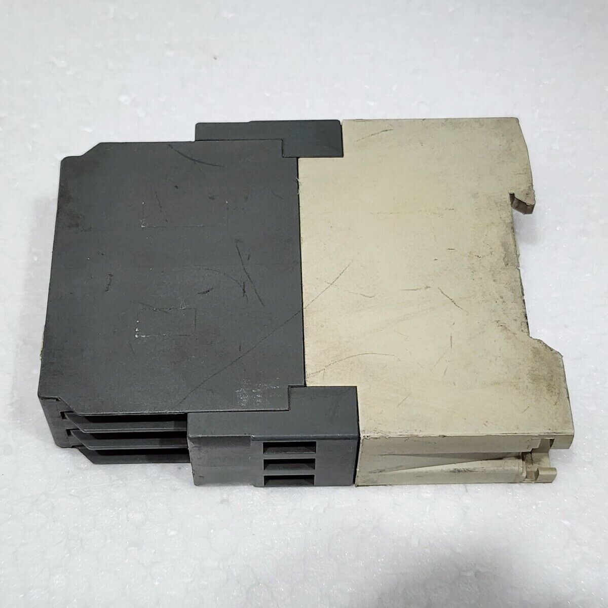 ABB CT-AHS.22 OFF DELAY WITH AUX VOLTAGE TIME RELAY 1SVR630110R3300 24-240VAC/24