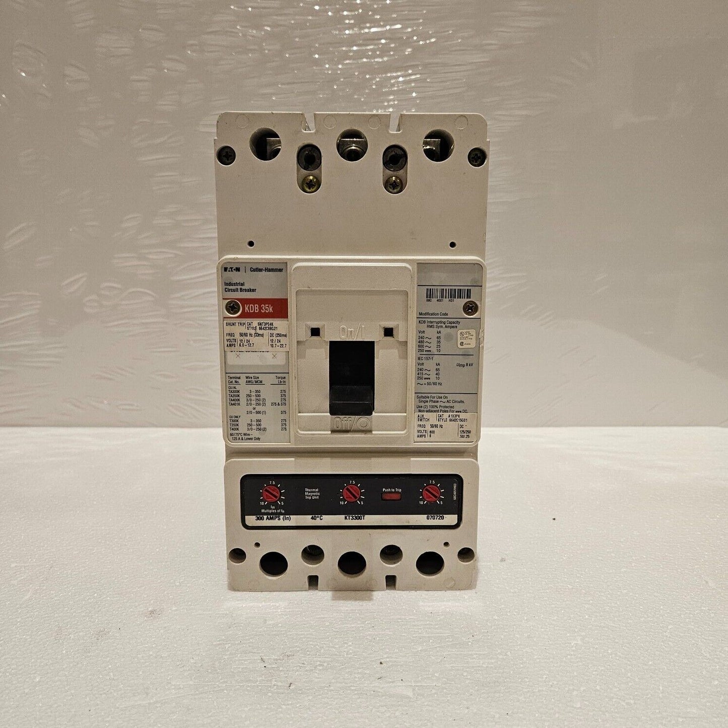 EATON KDB3300W 3-POLE CIRCUIT BREAKER 300A TRIP UNIT KT3300T