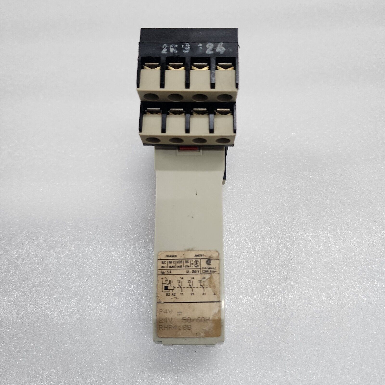 TELEMECANIQUE RHR418B OFF DELAY TIMING RELAY WITH SUPPRESSOR 24V AC/DC