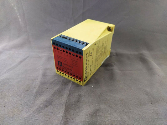 Pepperl + Fuchs WE77/EX-2 Switch Amplifier 129198 230V AC LOT OF 2 UNIT