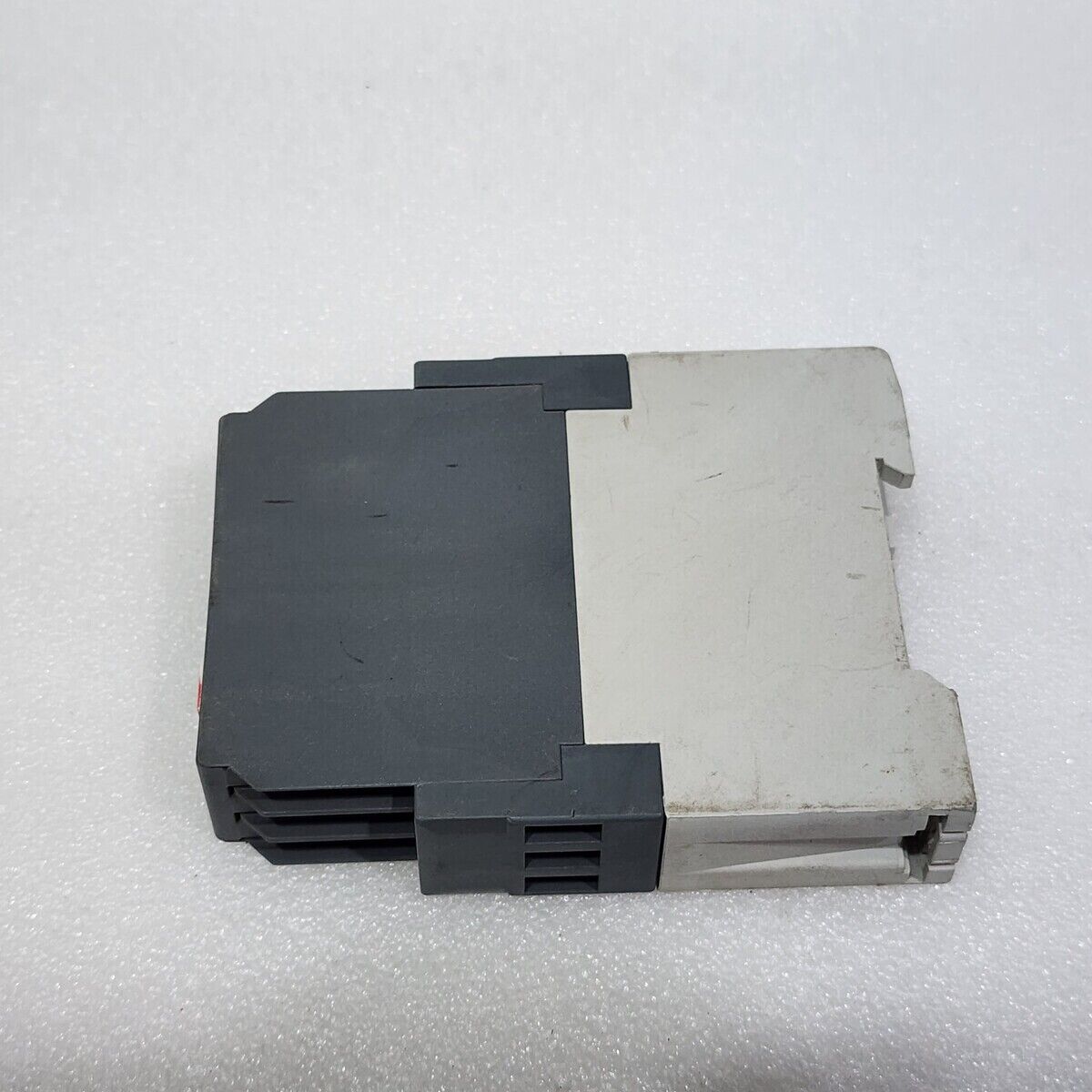 ABB CT-AHS.22 OFF DELAY WITH AUX VOLTAGE TIME RELAY 1SVR630110R3300