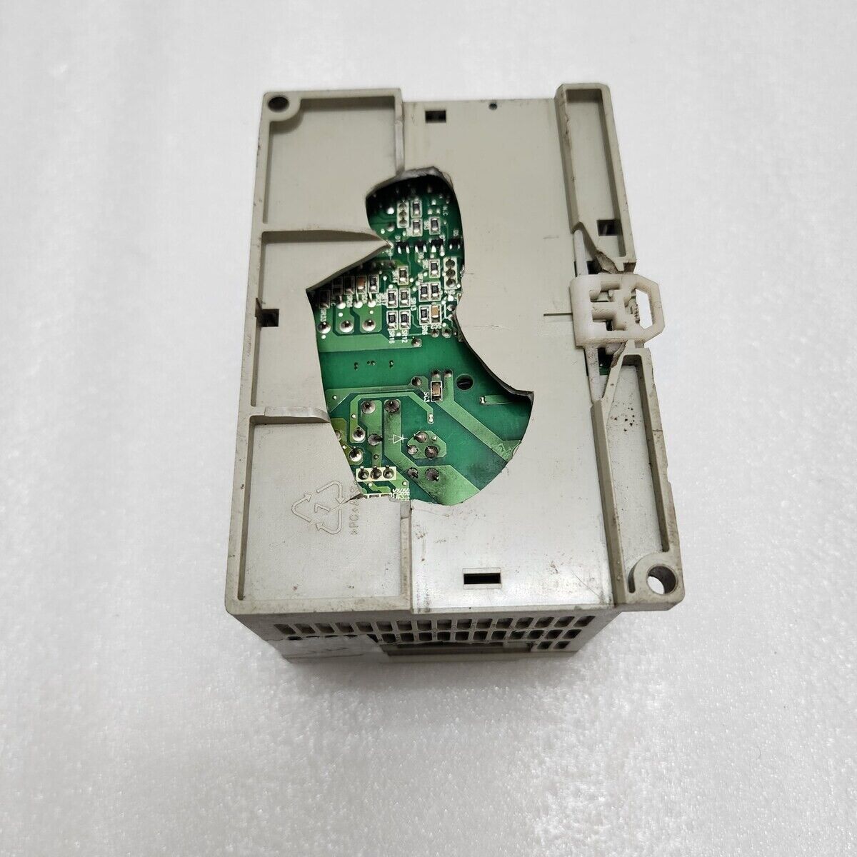ALLEN BRADLEY CAT 1761-L16BWA SER E MICROLOGIX 1000 BODY DAMAGED