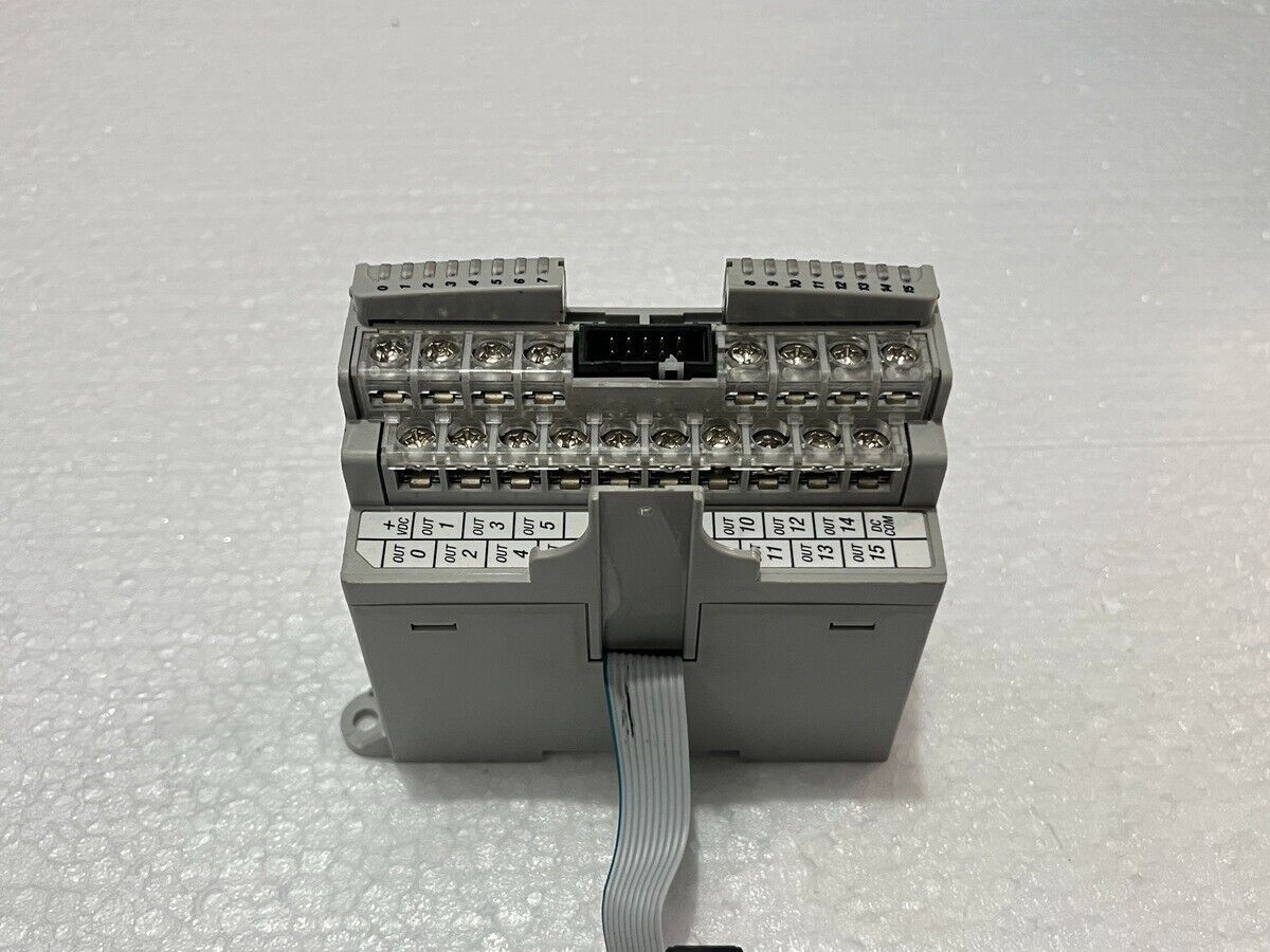 ALLEN BRADLEY CAT 1762-OB16 SER A SOLID STATE OUTPUT MODULE
